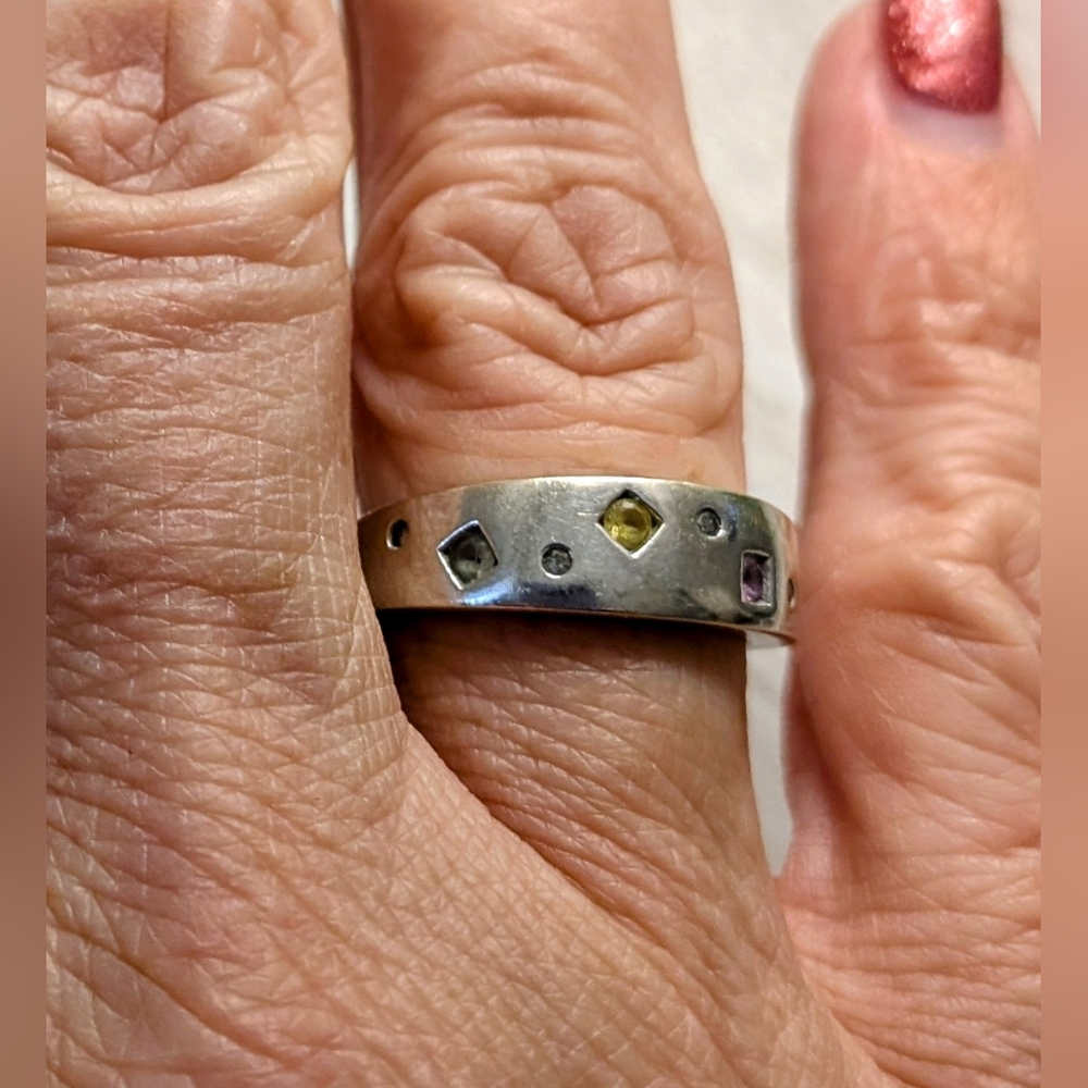 10kt White Gold with Embedded Semi - Precious Stones size 8